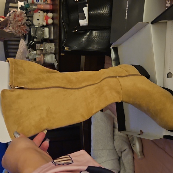 Boots - Picture 2 of 4